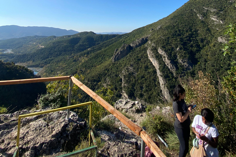 Depuis Tirana : Château de Petrela, grottes de Pellumbas et tyrolienne ...