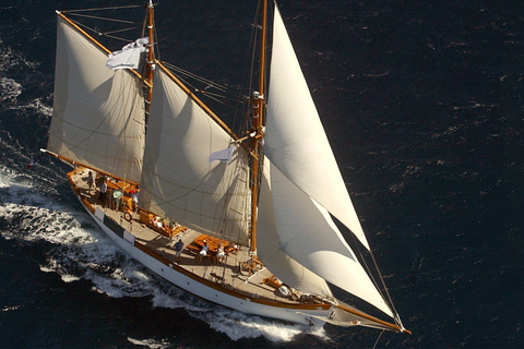 Marseille : Excursion à la voile dans les Calanques avec déjeuner et vinMarseille : excursion dans les calanques avec déjeuner et vin