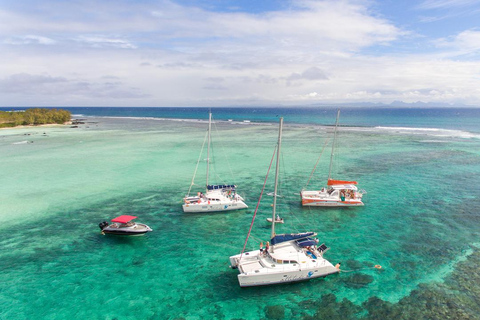 Croisière de luxe d'une journée dans les îles du Nord sur une base partagéeCroisière de luxe d'une journée sur les îles du Nord, avec partage des frais f