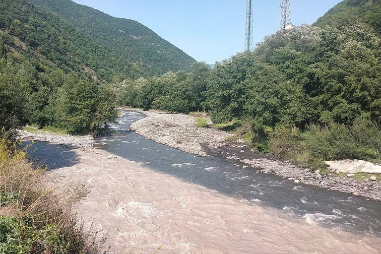 Kazbegi - Perla de Georgia y el Cáucaso, ¡con degustación de miel!por defecto