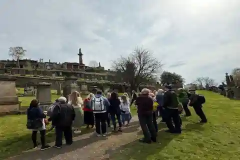 Glasgow Necropolis: Private Tour with Local Guide