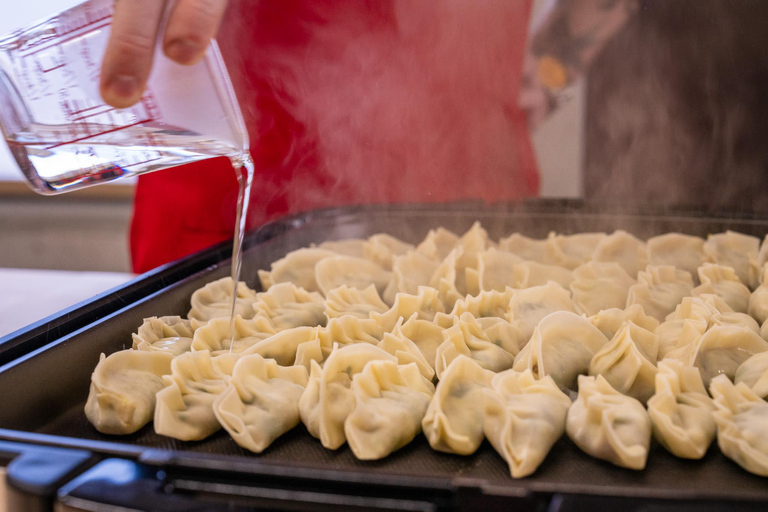 Osaka : Cours de cuisine et dégustation de saké avec visite du marché local