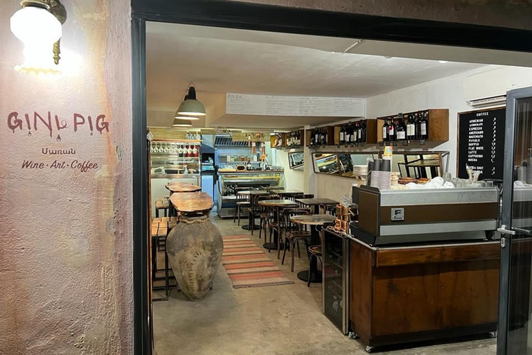 Yerevan: Wine Night Tour with Retro Car Transfers & Photos