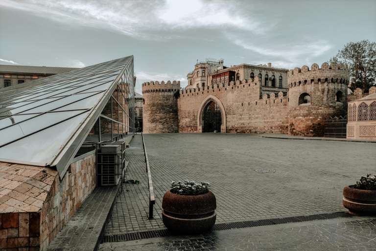 Baku: Old City Tour with Special Gifts and Local Culture