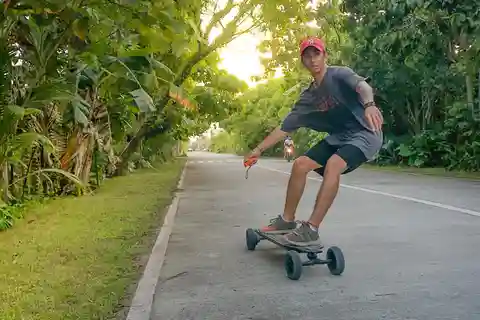 Siargao : Sunset 2 Hours Guided Electric Skate Experience