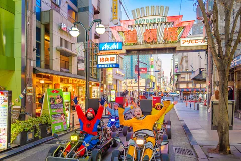 Osaka: Go Karting Tour met gids in een grappig kostuum