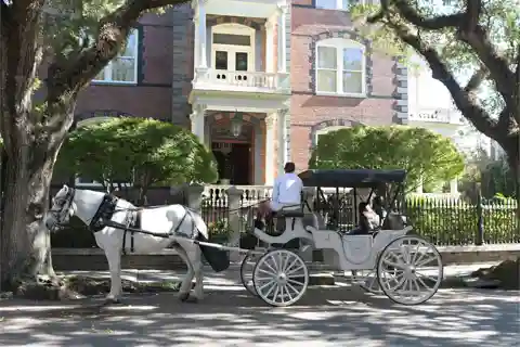 Charleston: Evening Carriage Tour