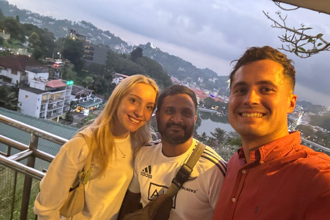 Kandy City Private Tuk Tuk Tour with Temple, Tea & Culture