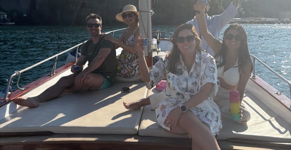 Sorrento: Bootsküstenrundfahrt mit Schwimmen und Limoncello