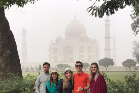 Agra: Taj Mahal Sunrise Walking Tour with Hotel Pickup Private Guided Tour without Entry Tickets and Breakfast