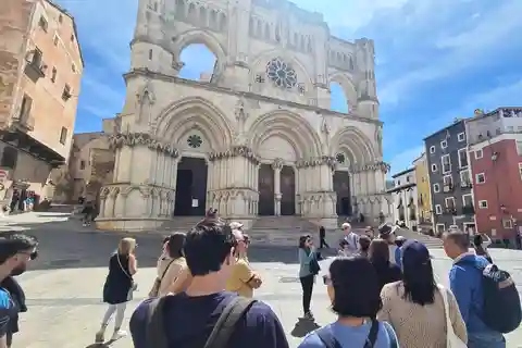 Madrid: Cuenca, Hanging Hauses and Cathedral Full-Day Trip
