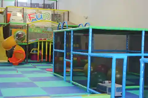 Dartmouth: Ingresso para o parque infantil interior The Kids Fun Factory