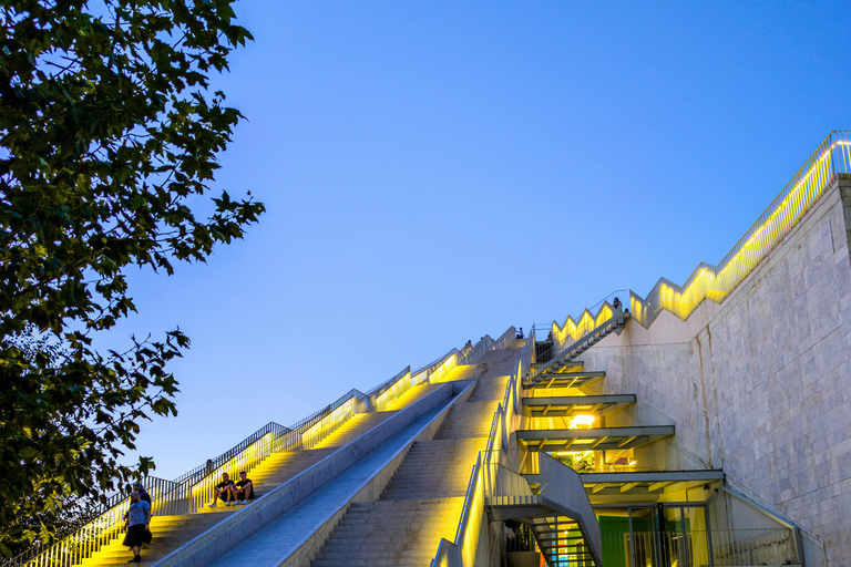 地拉那：探索共产主义时代与现代生活☕️私人观光