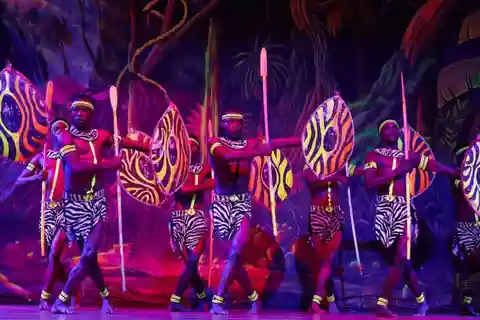 Nairobi: Cena e spettacolo di danza in passerella con servizio di prelievo in hotel