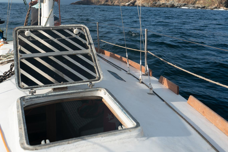 tour in barca a vela lungo la costa cilena