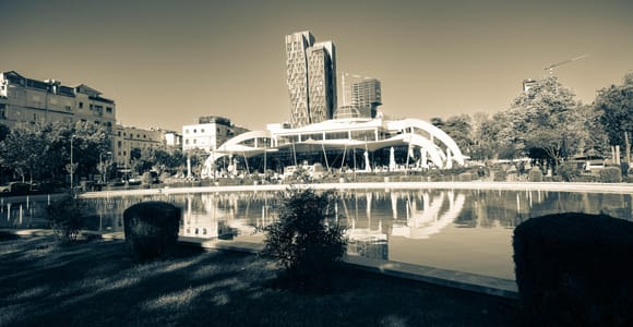 Tirana: Stadtführung mit Fotograf (bitte einen Tag im Voraus buchen!)