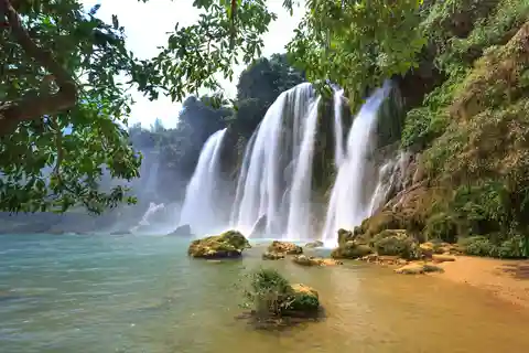 From Hanoi: 2-Day Cao Bang and Pac Bo Tour