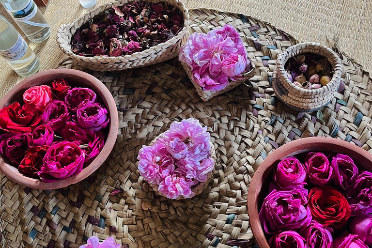 From Muscat: Rose tour in Jebel Akhdar with lunch