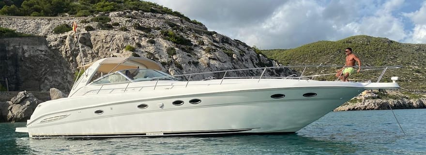 Grande Canarie : excursion en yacht partagé avec boissons, déjeuner et plongée avec tuba