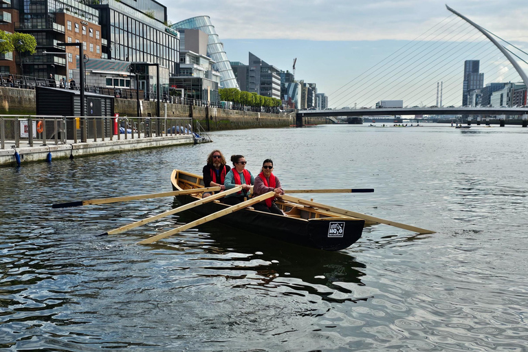 Dublin: River Liffey Currachs Rowing Experience Currach Liffey Tour