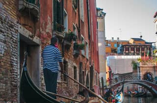 Venedig: VIP-Gondelfahrt mit Champagner – 1-stündige private Tour
