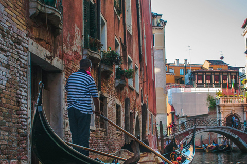 البندقية: جولة خاصة في جندول للشمبانيا لكبار الشخصيات لمدة ساعةالبندقية: جولة خاصة في جندول للشمبا