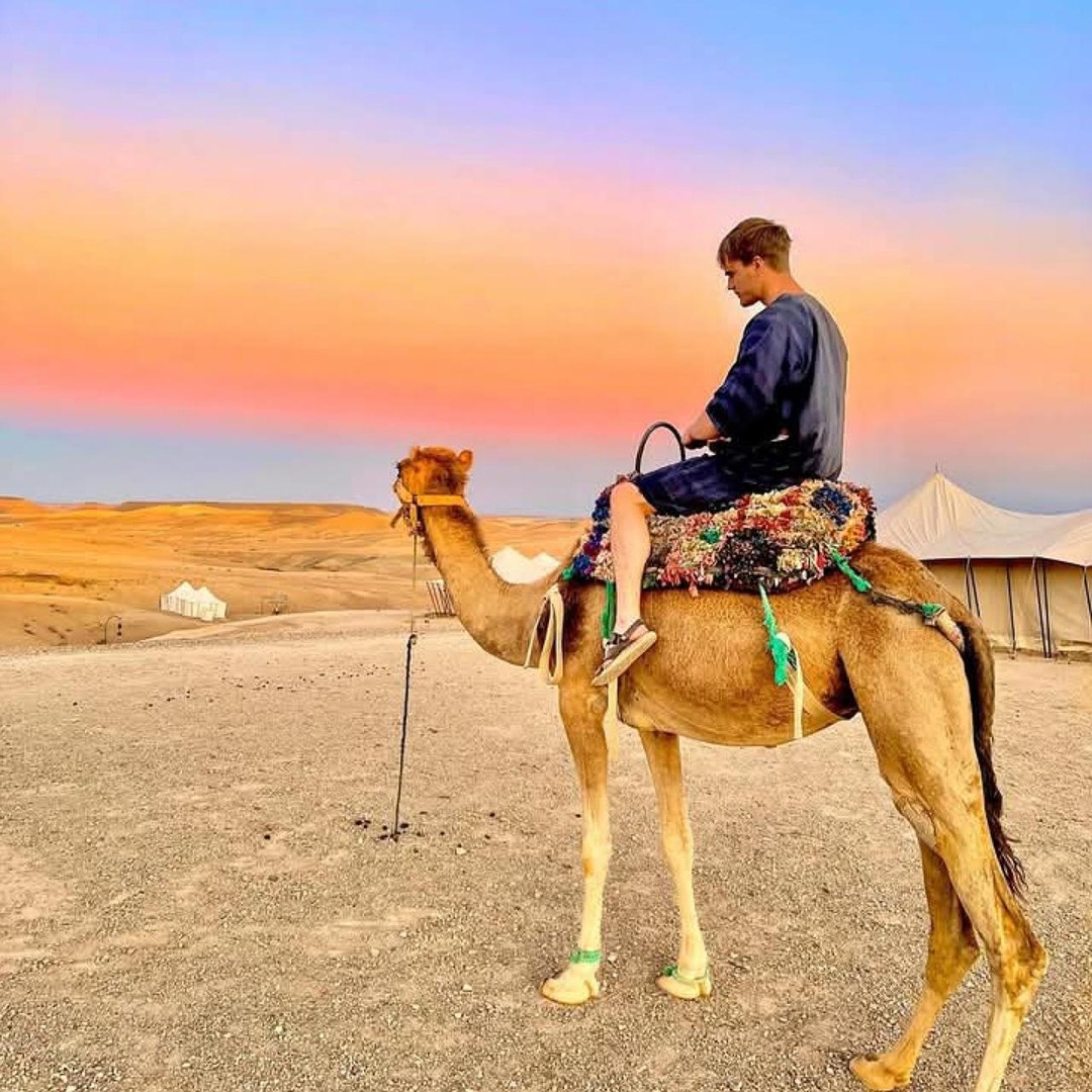 Au départ de Marrakech : Dîner dans le désert d'Agafay avec balade en quad et à dos de chameau