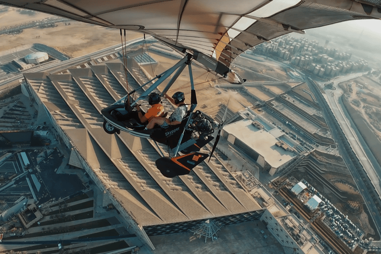 تجربة الطيران فوق أهرامات الجيزة في مصر