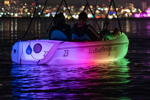 San Diego: Cita nocturna en un bote a pedales luminoso con vistas al centro de la ciudad