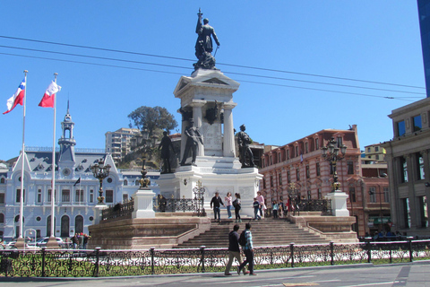 Colorful, historic, and panoramic Valparaíso Colorful, historic, and scenic Valparaíso
