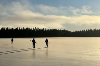 Sälen: Ice Skating Tour with Lunch and Hotel Pickup