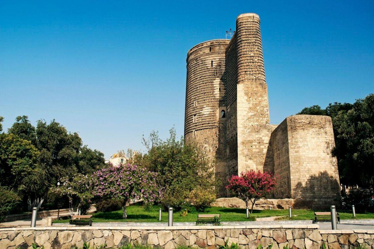 Baku: Old City Walking Tour with Guide With Deutsch Speaking Guide
