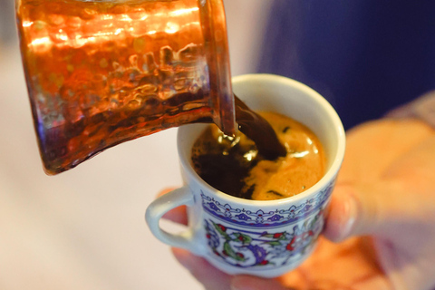 Istanbul: Workshop Turkse koffie zetten en waarzeggerij