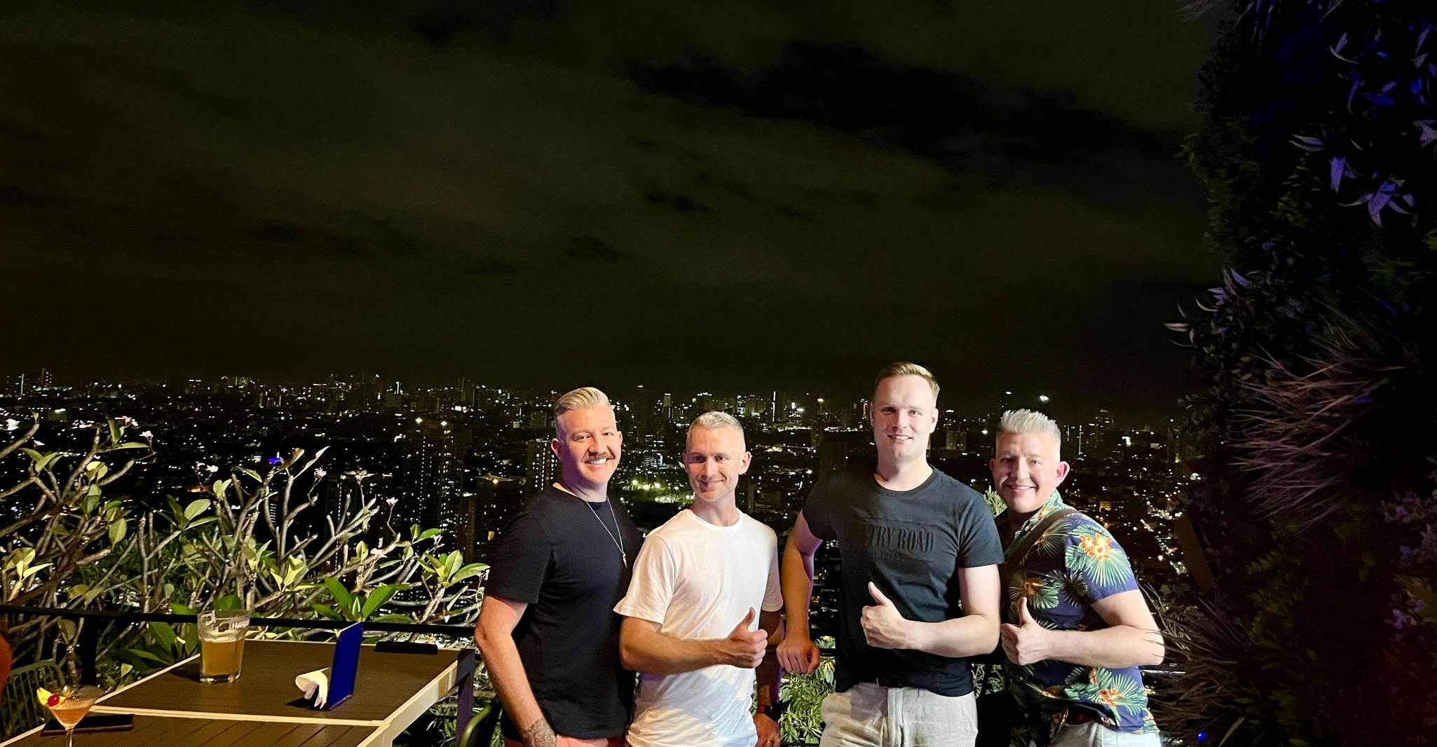 Rooftop Barhopping in Makati met Mari - Hizvo