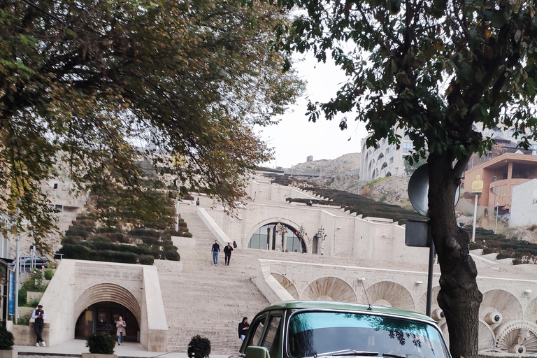 Yerevan: Wine Night Tour with Retro Car Transfers & Photos