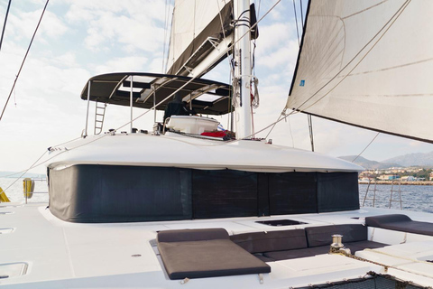 Crucero por Mykonos: champán, barbacoa, demostración de navegación y parada en Delos.Crucero por Mykonos: champán, barbacoa, demostración de vela y parada en Delos