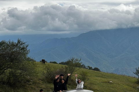 La vida del pueblo y una de las famosas montañas de Armenia