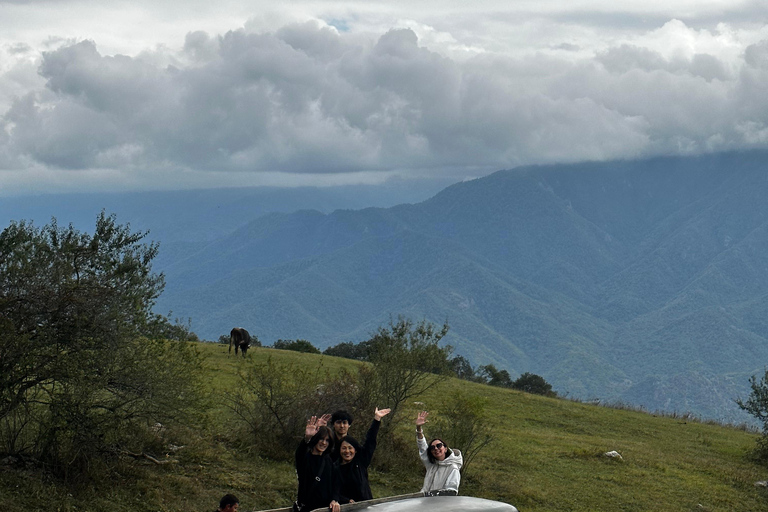 La vida del pueblo y una de las famosas montañas de Armenia