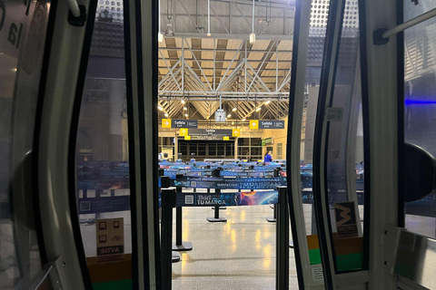 Medellín : visite nocturne de la Comuna 13, mur peint, collation localeMedellín : visite nocturne de la Comuna 13, mur peint, dégustation de snacks locaux