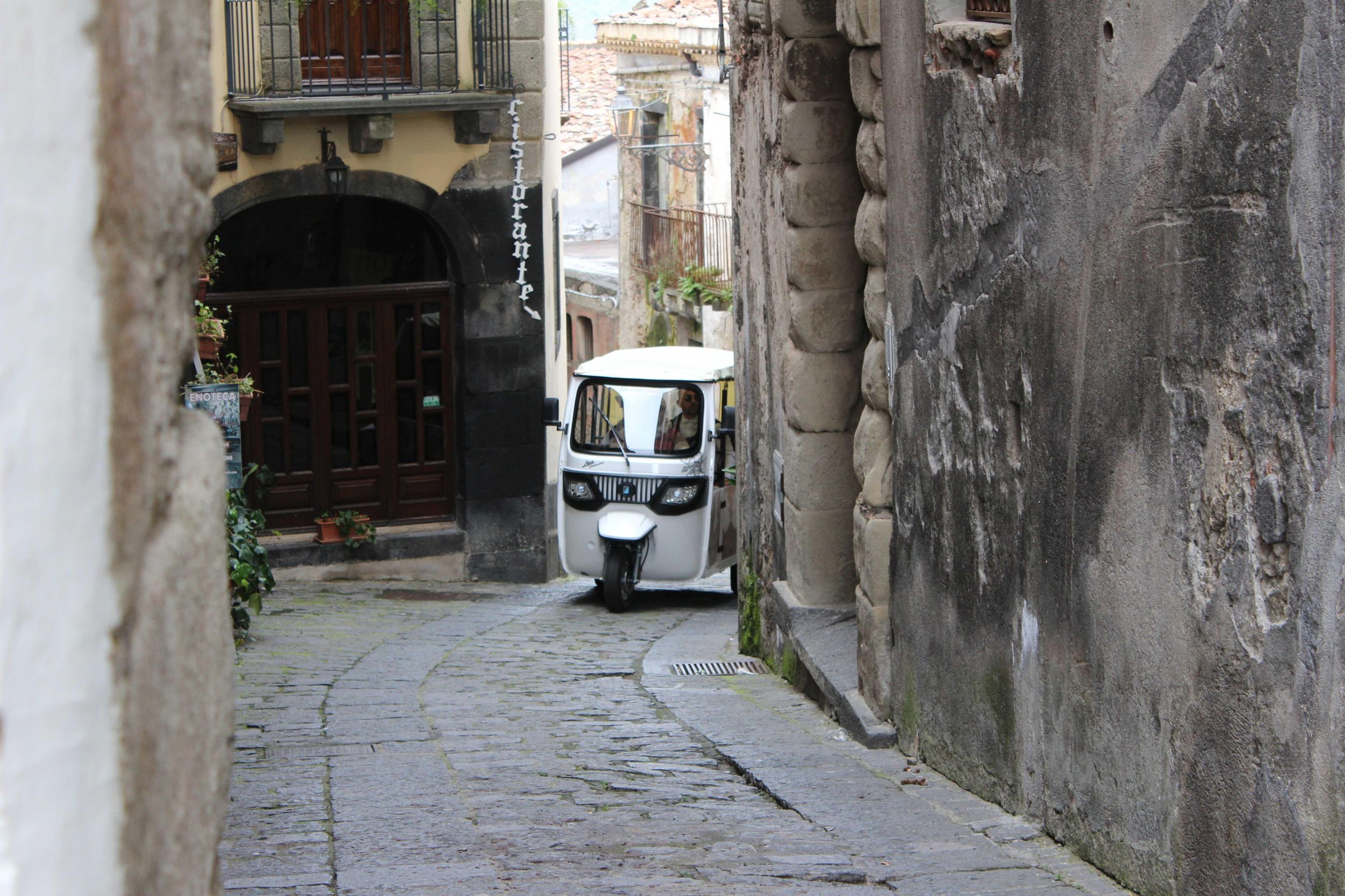 Linguaglossa und Castiglione di Sicilia mit dem Ape Calessino