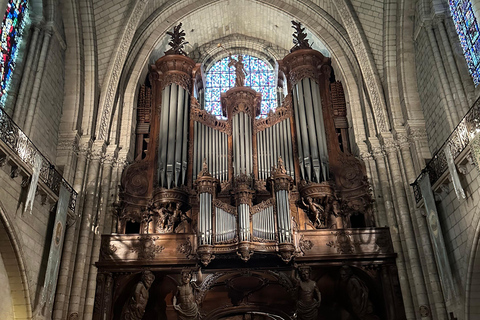 Angers: Château d'Angers, Wine Tasting, and Lunch Tour