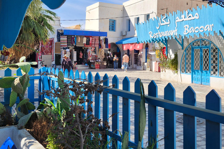 HoumetSouk: Tempo livre no mercado e chá de menta no famoso El FondoukHoumetSouk: Tempo Livre no Mercado e Chá de Hortelã no famoso El Fondouk