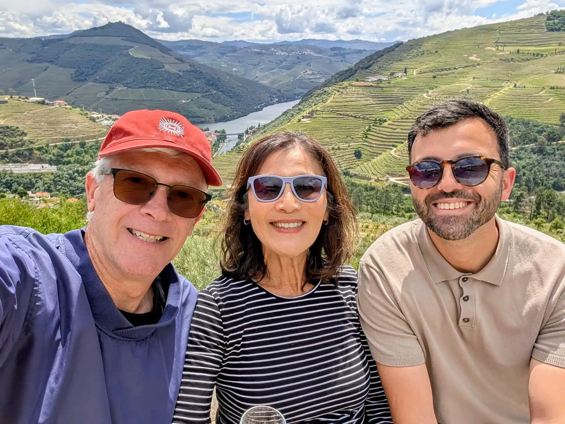 Porto: Douro-Tal Weintour in Kleingruppe mit Bootsfahrt, Weinproben & Essen
