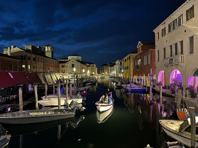 Visit Moonlight Rowboat Romance in Venice