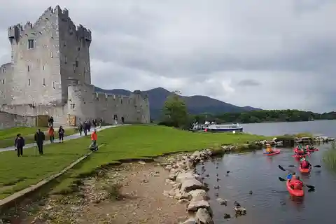 Navega en kayak por los lagos de Killarney desde el Castillo de Ross. Guiado