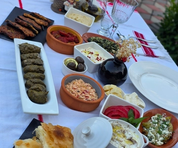Vegetarian Albanian Food Tour in a Local Garden – Shkodër