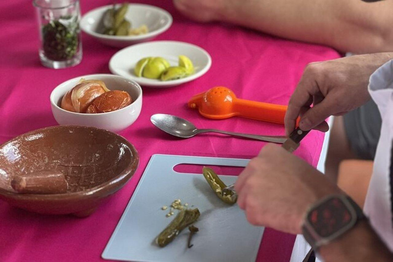 Cozumel: Salsa and Salsa Cooking and Dancing Experience