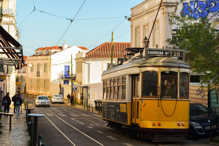 Lisbon: Graça Food & Wine Tour in Traditional Taverns Food & Wine Walking Tour