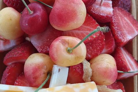 Passeio de barco romântico com vinho e queijo ou jantar surpresaPasseio de barco romântico com vinho e queijo, avistamento de lobos marinhos