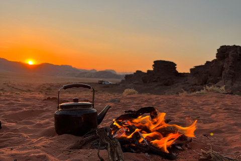 Wadi Rum: 2-Day Southern Desert Tour, Camel & Stargazing